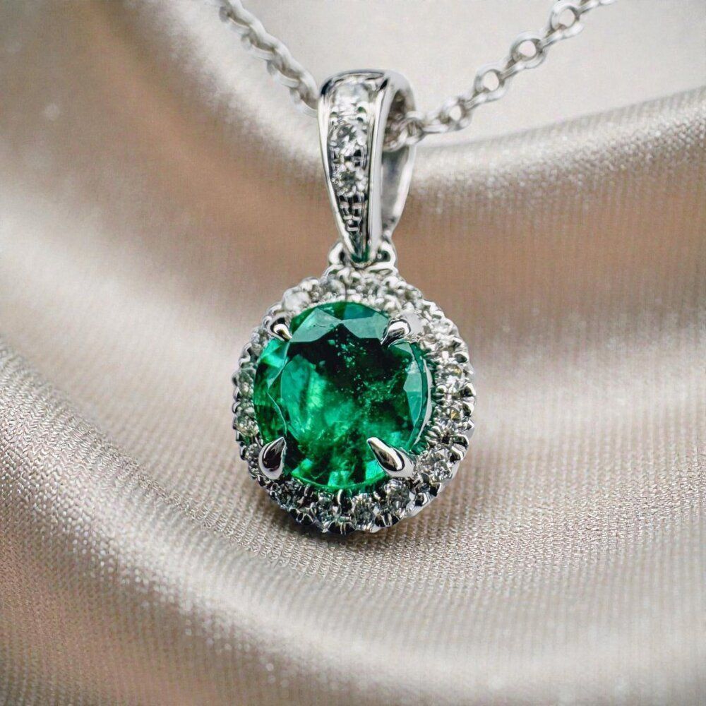 18K White Gold- Colombian Emerald & Diamond Necklace -18"- 3/4cttw -Halo -2.6g - Picture 7 of 16